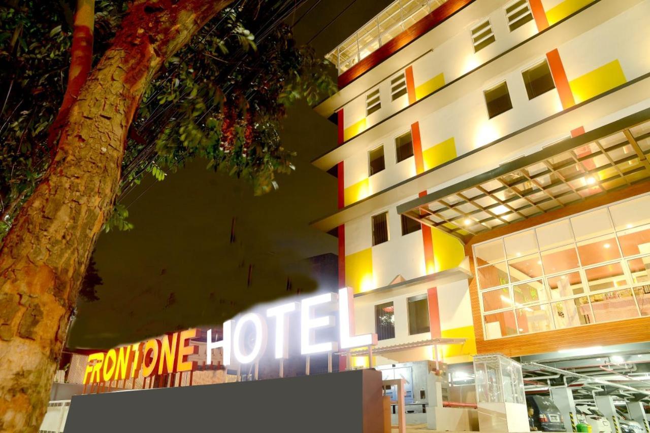 Front One Hotel Pasir Koja Bandung Exterior photo