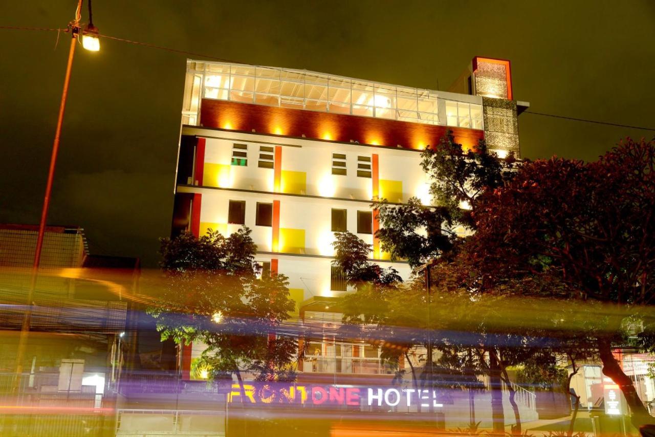 Front One Hotel Pasir Koja Bandung Exterior photo