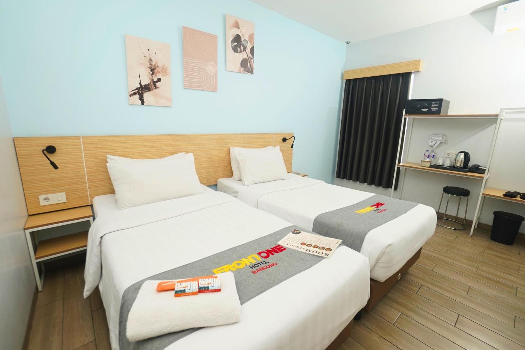 Front One Hotel Pasir Koja Bandung Exterior photo