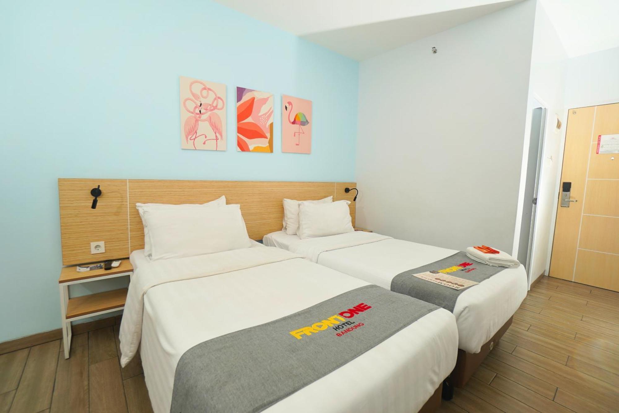 Front One Hotel Pasir Koja Bandung Exterior photo