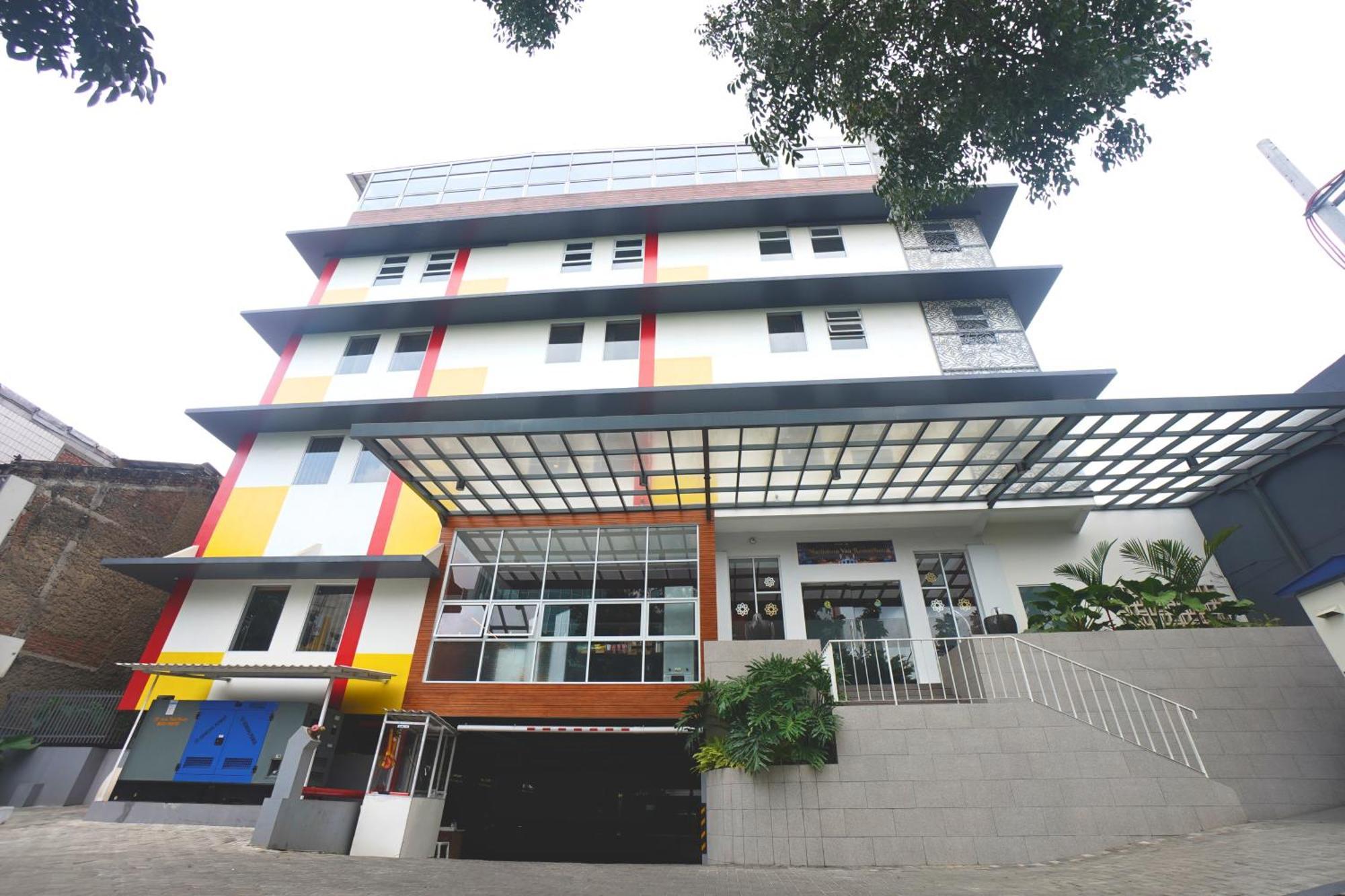 Front One Hotel Pasir Koja Bandung Exterior photo