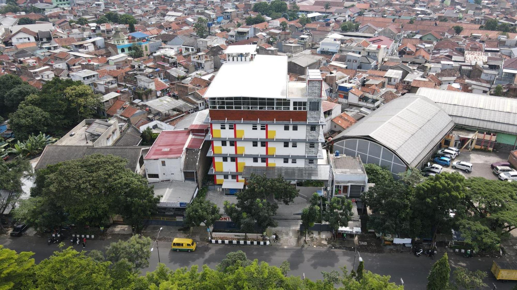 Front One Hotel Pasir Koja Bandung Exterior photo