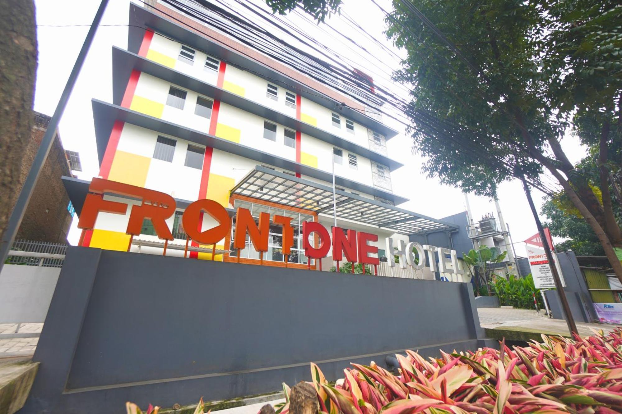 Front One Hotel Pasir Koja Bandung Exterior photo